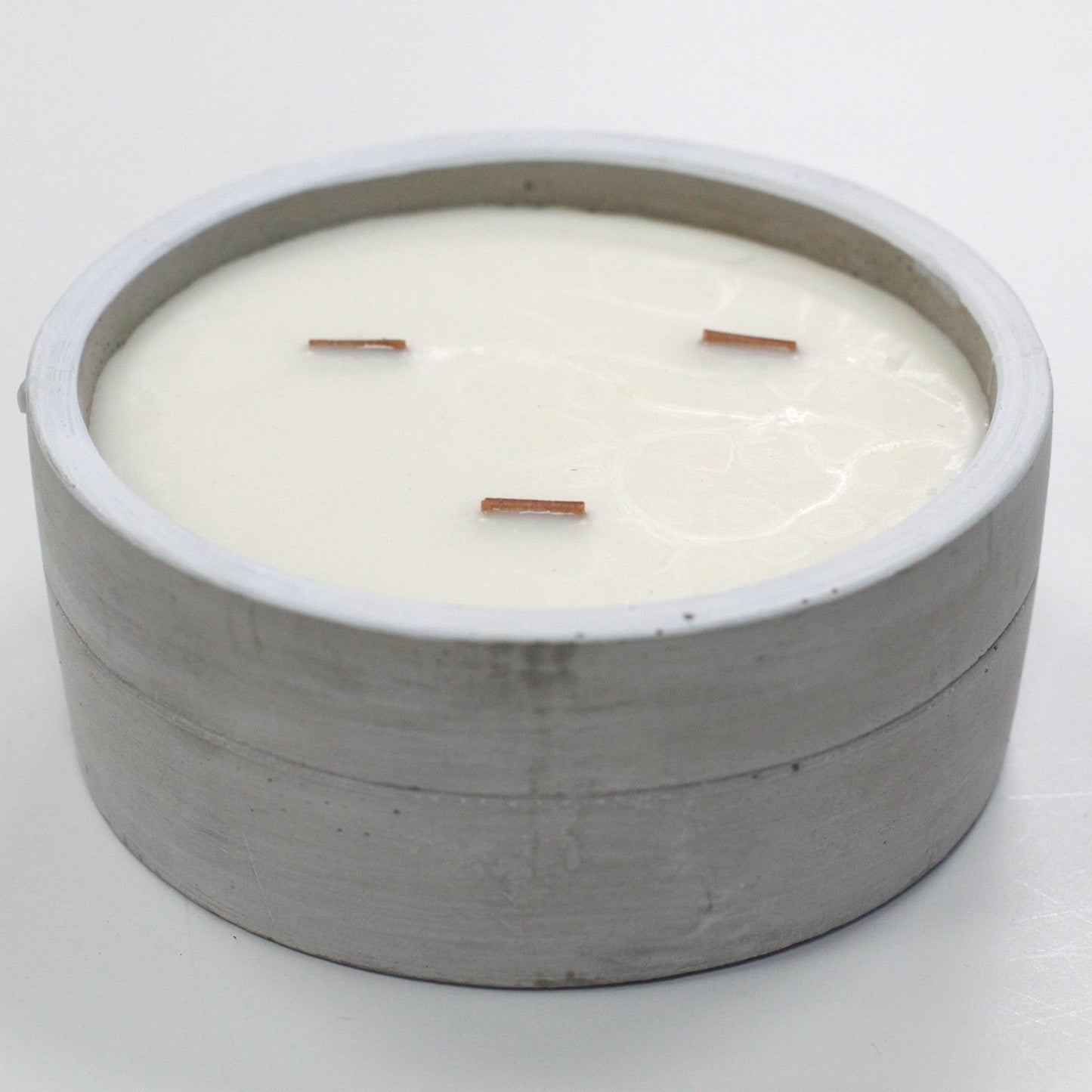 Round Candle – Patchouli & Dark Amber Blend