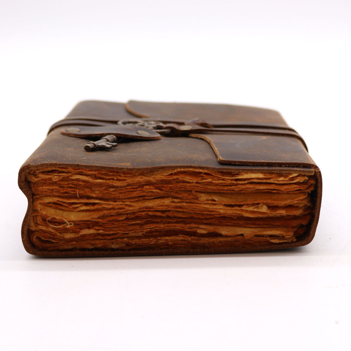 Oiled Leather & Key – 200 pages deckle-edged – 13x18cm
