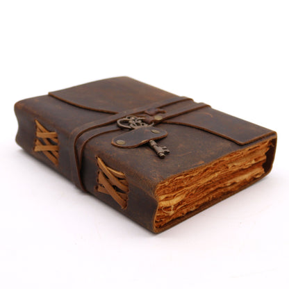 Oiled Leather & Key – 200 pages deckle-edged – 13x18cm