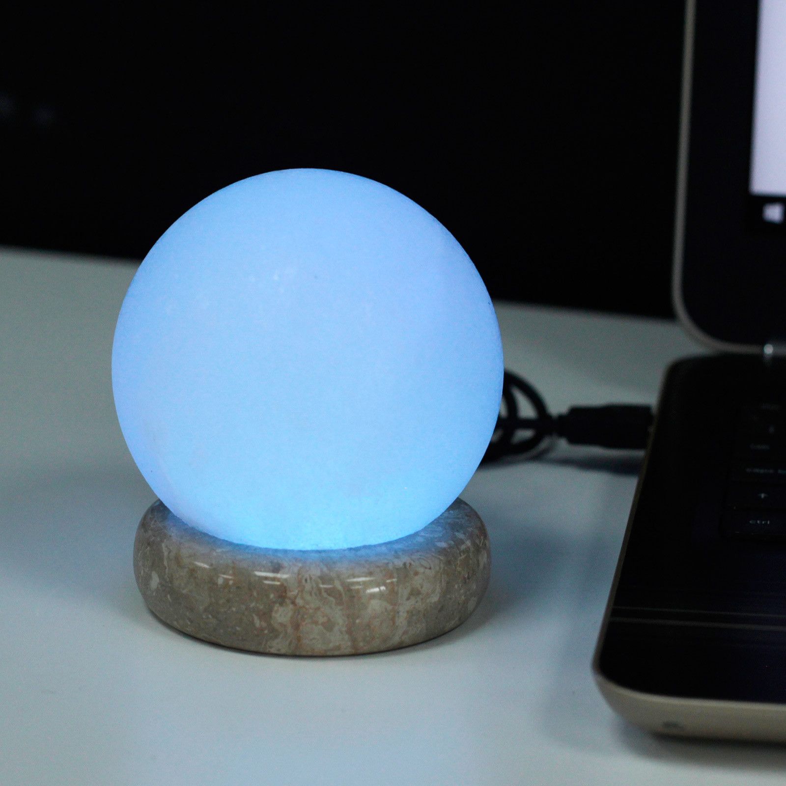 USB White Salt Lamp Sphere 9cm – Colour-Shift