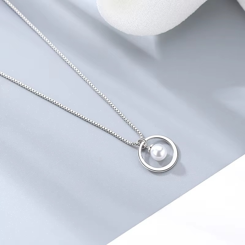 925 Sterling Silver Freshwater Pearl Circle Pendant Necklace