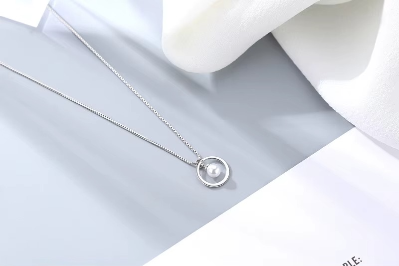 925 Sterling Silver Freshwater Pearl Circle Pendant Necklace
