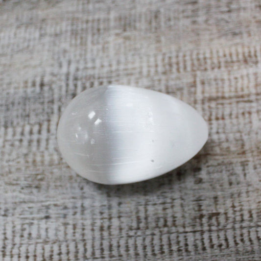 Selenite Egg - 5 - 6 cm - Ashton and Finch