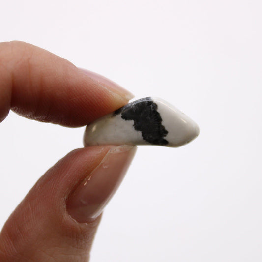 24 x Small African Tumble Stone - White Howlite - Magnesite - Ashton and Finch