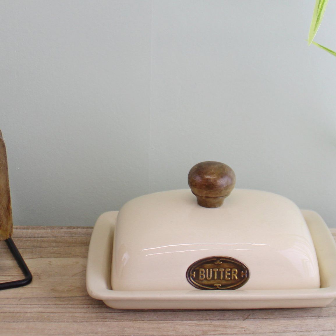Country Cottage Cream Ceramic Butter Dish - Ashton and Finch