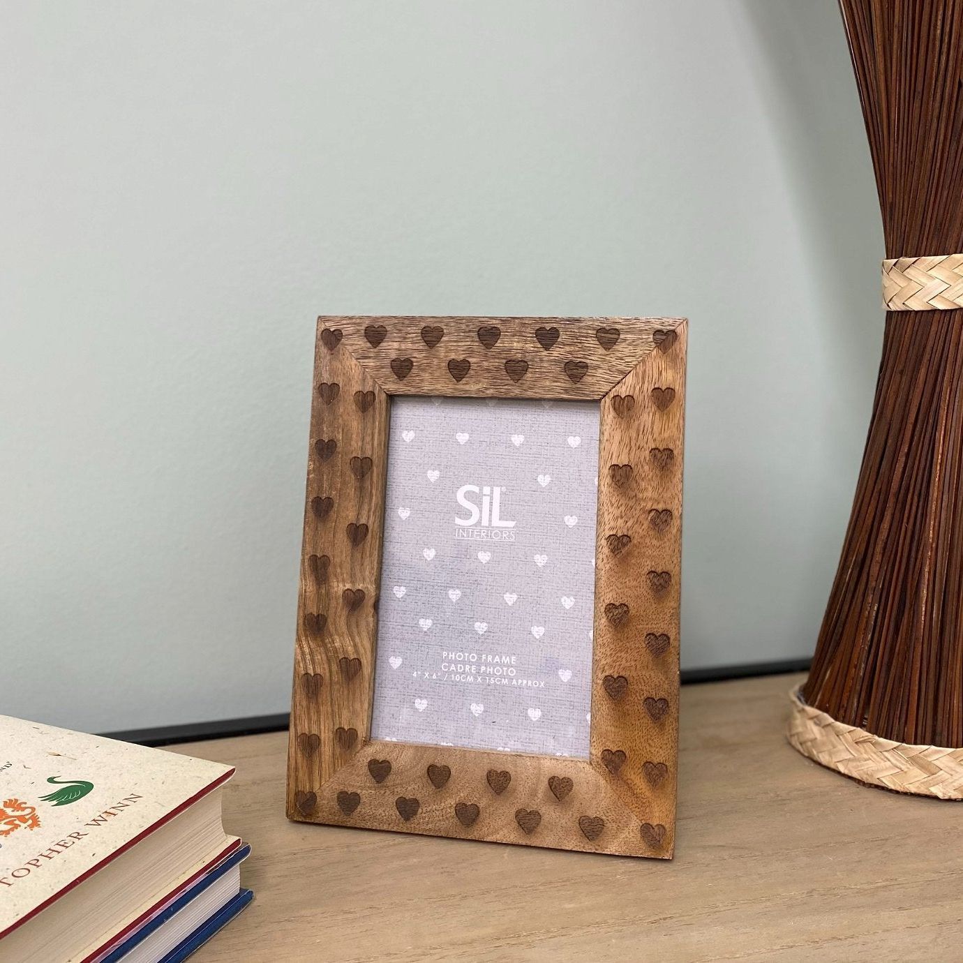 Wood 6x4" Photo Frame With Hearts - Ashton and Finch